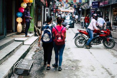 Katmandu Nepal 21 Ağustos 2018 görünümü bilinmeyen insan Katmandu sokakta Thamel sabah yürüyüş
