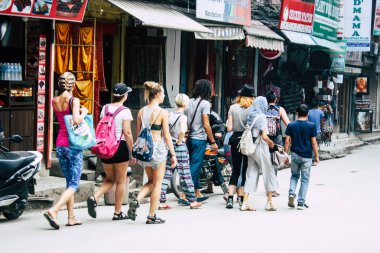 Katmandu Nepal 21 Ağustos 2018 görünümü bilinmeyen insan Katmandu sokakta Thamel sabah yürüyüş