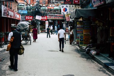 Katmandu Nepal 21 Ağustos 2018 görünümü bilinmeyen insan Katmandu sokakta Thamel sabah yürüyüş