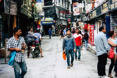 Katmandu Nepal 21 Ağustos 2018 görünümü bilinmeyen insan Katmandu sokakta Thamel sabah yürüyüş