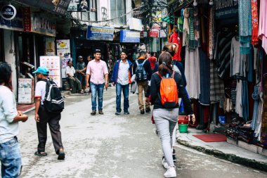 Katmandu Nepal 21 Ağustos 2018 görünümü bilinmeyen insan Katmandu sokakta Thamel sabah yürüyüş