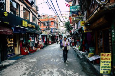 Katmandu Nepal 21 Ağustos 2018 görünümü bilinmeyen insan Katmandu sokakta Thamel sabah yürüyüş