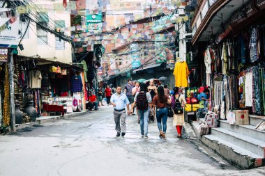 Katmandu Nepal 21 Ağustos 2018 görünümü bilinmeyen insan Katmandu sokakta Thamel sabah yürüyüş