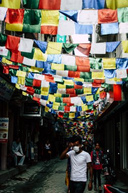 Katmandu Nepal 21 Ağustos 2018 görünümü bilinmeyen insan Katmandu sokakta Thamel sabah yürüyüş