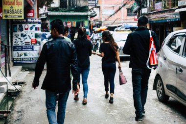 Katmandu Nepal 21 Ağustos 2018 görünümü bilinmeyen insan Katmandu sokakta Thamel sabah yürüyüş