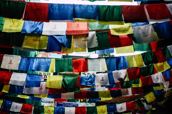 Kathmandu Nepal Agosto 2018 Vista Das Bandeiras Tibetanas Rua Thamel — Fotografia de Stock