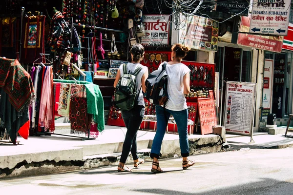 Kathmandu Nepal Agosto 2018 Vista Pessoas Desconhecidas Andando Rua Thamel — Fotografia de Stock