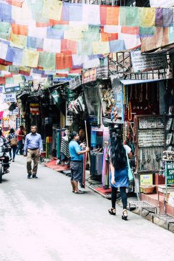 Katmandu Nepal 21 Ağustos 2018 görünümü bilinmeyen insan Katmandu sokakta Thamel sabah yürüyüş
