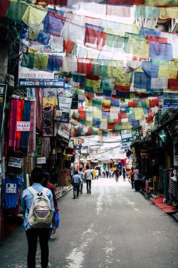 Katmandu Nepal 21 Ağustos 2018 görünümü bilinmeyen insan Katmandu sokakta Thamel sabah yürüyüş