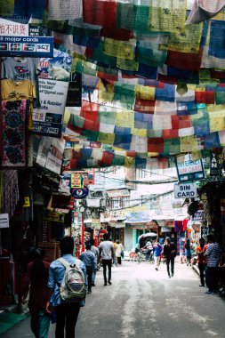 Katmandu Nepal 21 Ağustos 2018 görünümü bilinmeyen insan Katmandu sokakta Thamel sabah yürüyüş