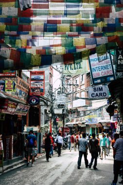 Katmandu Nepal 21 Ağustos 2018 görünümü bilinmeyen insan Katmandu sokakta Thamel sabah yürüyüş