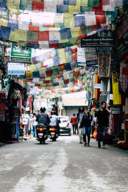 Katmandu Nepal 21 Ağustos 2018 görünümü bilinmeyen insan Katmandu sokakta Thamel sabah yürüyüş