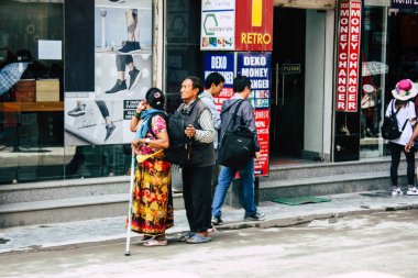 Katmandu Nepal 21 Ağustos 2018 görünümü bilinmeyen insan Katmandu sokakta Thamel sabah yürüyüş