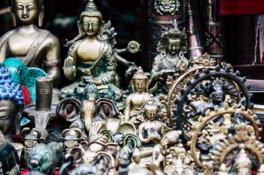Katmandu Nepal 22 Ağustos 2018 dekoratif Buda heykelleri Closeup satılan bir Hatıra Eşyası dükkanda Thamel Street Kathmandu
