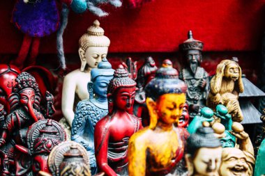 Katmandu Nepal 22 Ağustos 2018 dekoratif Buda heykelleri Closeup satılan bir Hatıra Eşyası dükkanda Thamel Street Kathmandu