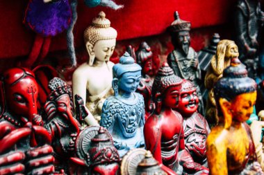 Katmandu Nepal 22 Ağustos 2018 dekoratif Buda heykelleri Closeup satılan bir Hatıra Eşyası dükkanda Thamel Street Kathmandu