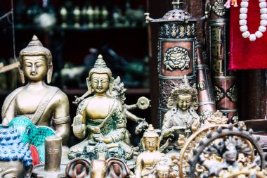 Katmandu Nepal 22 Ağustos 2018 dekoratif Buda heykelleri Closeup satılan bir Hatıra Eşyası dükkanda Thamel Street Kathmandu