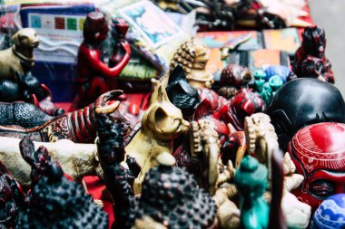 Katmandu Nepal 22 Ağustos 2018 dekoratif Buda heykelleri Closeup satılan bir Hatıra Eşyası dükkanda Thamel Street Kathmandu