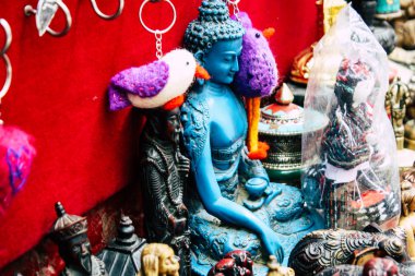 Katmandu Nepal 22 Ağustos 2018 dekoratif Buda heykelleri Closeup satılan bir Hatıra Eşyası dükkanda Thamel Street Kathmandu
