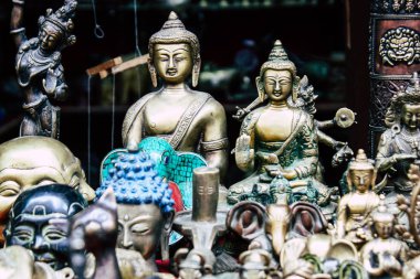 Katmandu Nepal 22 Ağustos 2018 dekoratif Buda heykelleri Closeup satılan bir Hatıra Eşyası dükkanda Thamel Street Kathmandu