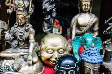 Katmandu Nepal 22 Ağustos 2018 dekoratif Buda heykelleri Closeup satılan bir Hatıra Eşyası dükkanda Thamel Street Kathmandu