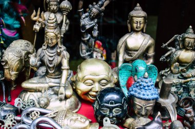 Katmandu Nepal 22 Ağustos 2018 dekoratif Buda heykelleri Closeup satılan bir Hatıra Eşyası dükkanda Thamel Street Kathmandu