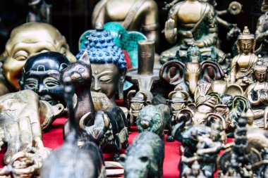 Katmandu Nepal 22 Ağustos 2018 dekoratif Buda heykelleri Closeup satılan bir Hatıra Eşyası dükkanda Thamel Street Kathmandu
