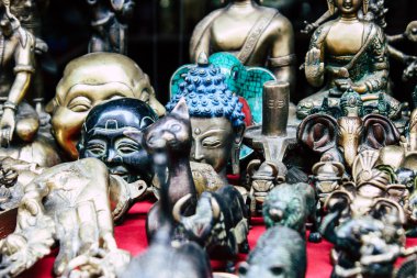 Katmandu Nepal 22 Ağustos 2018 dekoratif Buda heykelleri Closeup satılan bir Hatıra Eşyası dükkanda Thamel Street Kathmandu