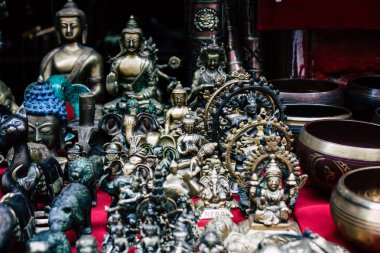 Katmandu Nepal 22 Ağustos 2018 dekoratif Buda heykelleri Closeup satılan bir Hatıra Eşyası dükkanda Thamel Street Kathmandu