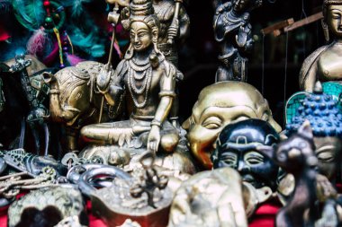 Katmandu Nepal 22 Ağustos 2018 dekoratif Buda heykelleri Closeup satılan bir Hatıra Eşyası dükkanda Thamel Street Kathmandu