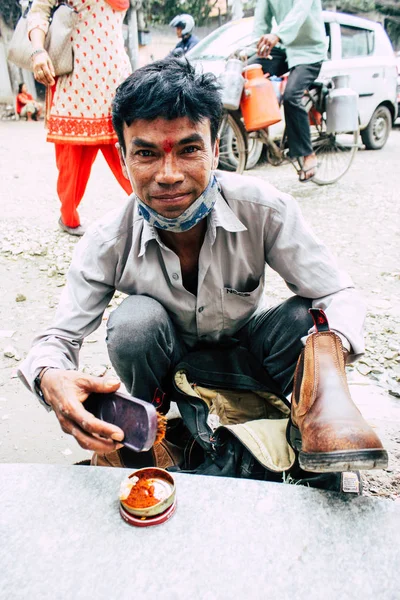 Kathmandu Nepal Agosto 2018 Fecho Polidor Sapatos Nepalês Trabalhando Rua — Fotografia de Stock
