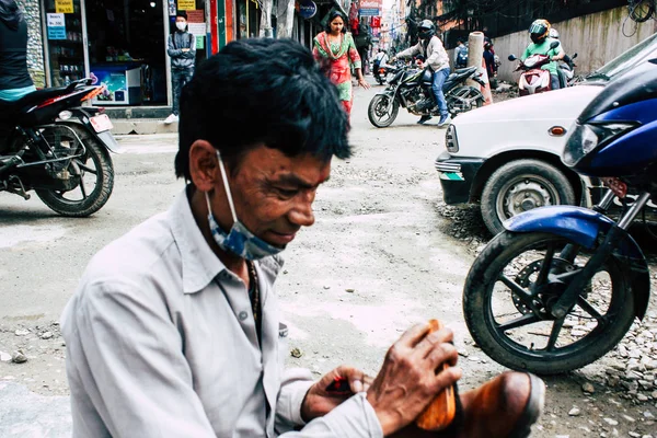 Kathmandu Nepal Agosto 2018 Fecho Polidor Sapatos Nepalês Trabalhando Rua — Fotografia de Stock