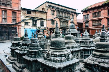 Katmandu Nepal 23 Ağustos 2018 siyah stupa görünümünü akşam Kathmandu maymun Tapınağı Swayambhunath alanının üst kısmında bulunan
