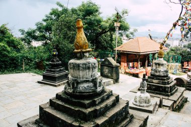 Katmandu Nepal 23 Ağustos 2018 siyah stupa görünümünü akşam Kathmandu maymun Tapınağı Swayambhunath alanının üst kısmında bulunan