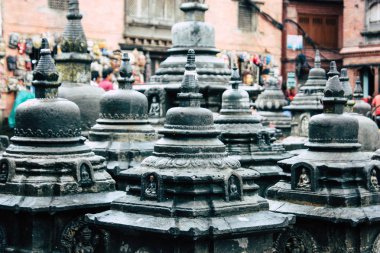 Katmandu Nepal 23 Ağustos 2018 siyah stupa görünümünü akşam Kathmandu maymun Tapınağı Swayambhunath alanının üst kısmında bulunan