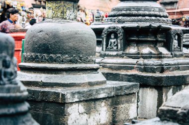 Katmandu Nepal 23 Ağustos 2018 siyah stupa görünümünü akşam Kathmandu maymun Tapınağı Swayambhunath alanının üst kısmında bulunan