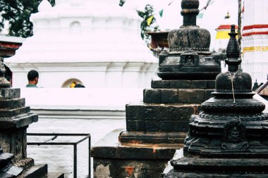 Katmandu Nepal 23 Ağustos 2018 siyah stupa görünümünü akşam Kathmandu maymun Tapınağı Swayambhunath alanının üst kısmında bulunan