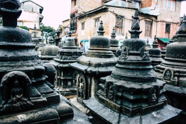 Katmandu Nepal 23 Ağustos 2018 siyah stupa görünümünü akşam Kathmandu maymun Tapınağı Swayambhunath alanının üst kısmında bulunan