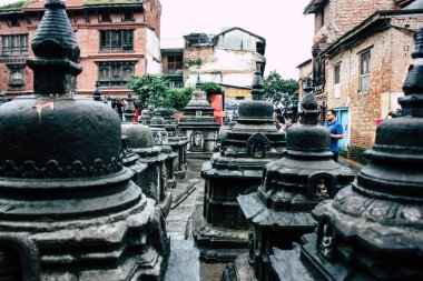 Katmandu Nepal 23 Ağustos 2018 siyah stupa görünümünü akşam Kathmandu maymun Tapınağı Swayambhunath alanının üst kısmında bulunan