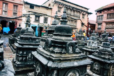 Katmandu Nepal 23 Ağustos 2018 siyah stupa görünümünü akşam Kathmandu maymun Tapınağı Swayambhunath alanının üst kısmında bulunan
