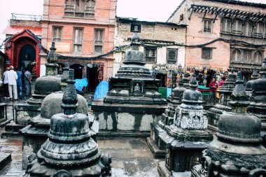 Katmandu Nepal 23 Ağustos 2018 siyah stupa görünümünü akşam Kathmandu maymun Tapınağı Swayambhunath alanının üst kısmında bulunan