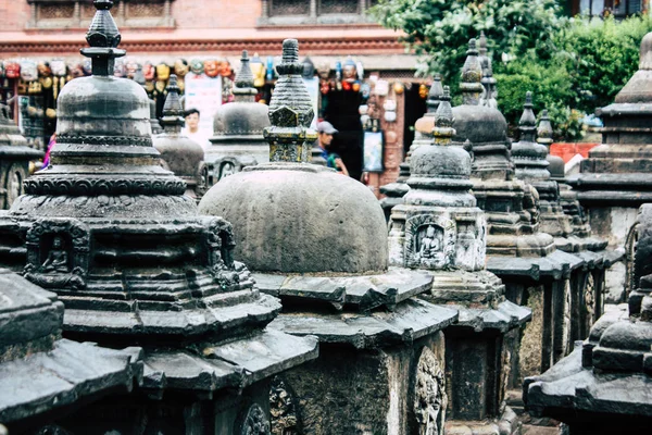 Kathmandu Nepal Agosto 2018 Vista Estupa Preta Localizada Topo Templo — Fotografia de Stock