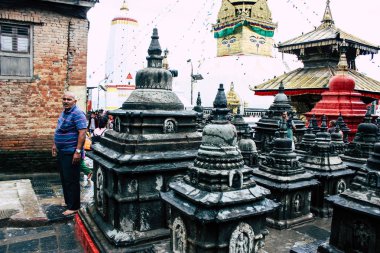 Katmandu Nepal 23 Ağustos 2018 siyah stupa görünümünü akşam Kathmandu maymun Tapınağı Swayambhunath alanının üst kısmında bulunan