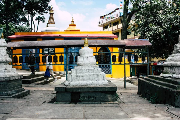 Kathmandu Nepal Agosto 2018 Vista Estupa Branca Localizada Parte Inferior — Fotografia de Stock