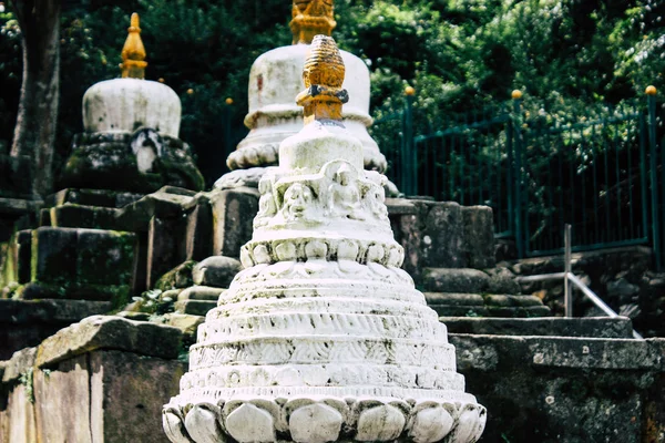 ネパール カトマンズ 2018 日夕方カトマンズ地区モンキー寺院スワヤンブナートのボタンに位置する白い仏塔のビュー — ストック写真