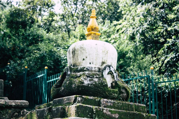 Kathmandu Nepal Augusti 2018 Visa Vita Stupa Ligger Botten Området — Stockfoto