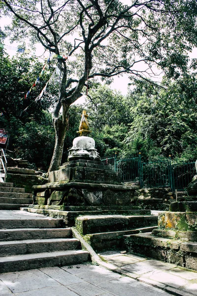Kathmandu Nepal Augusti 2018 Visa Vita Stupa Ligger Botten Området — Stockfoto