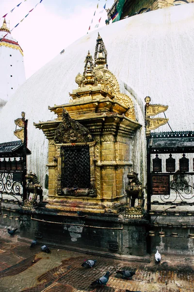 Kathmandu Nepal Agosto 2018 Fechar Estupa Buda Localizada Topo Templo — Fotografia de Stock