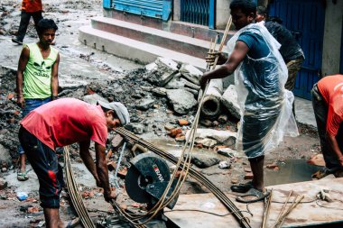 Katmandu Nepal 24 Ağustos 2018 bilinmeyenli Nepalce işçi sabah Katmandu Durbar sokakta yeni bir ev inşa görünümünü
