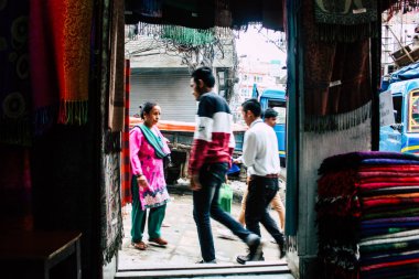 Katmandu Nepal 24 Ağustos 2018 Durbar sokakta Naghal District Kathmandu sabah yürüyüş bilinmeyenli insan görünümü
